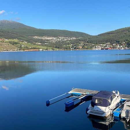 Nedre Amla Fjord Apartment Kaupanger Bagian luar foto