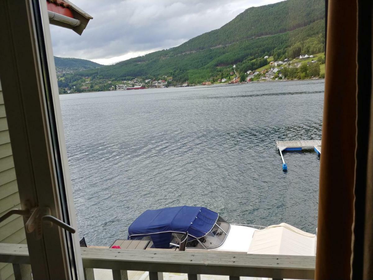 Nedre Amla Fjord Apartment Kaupanger Bagian luar foto