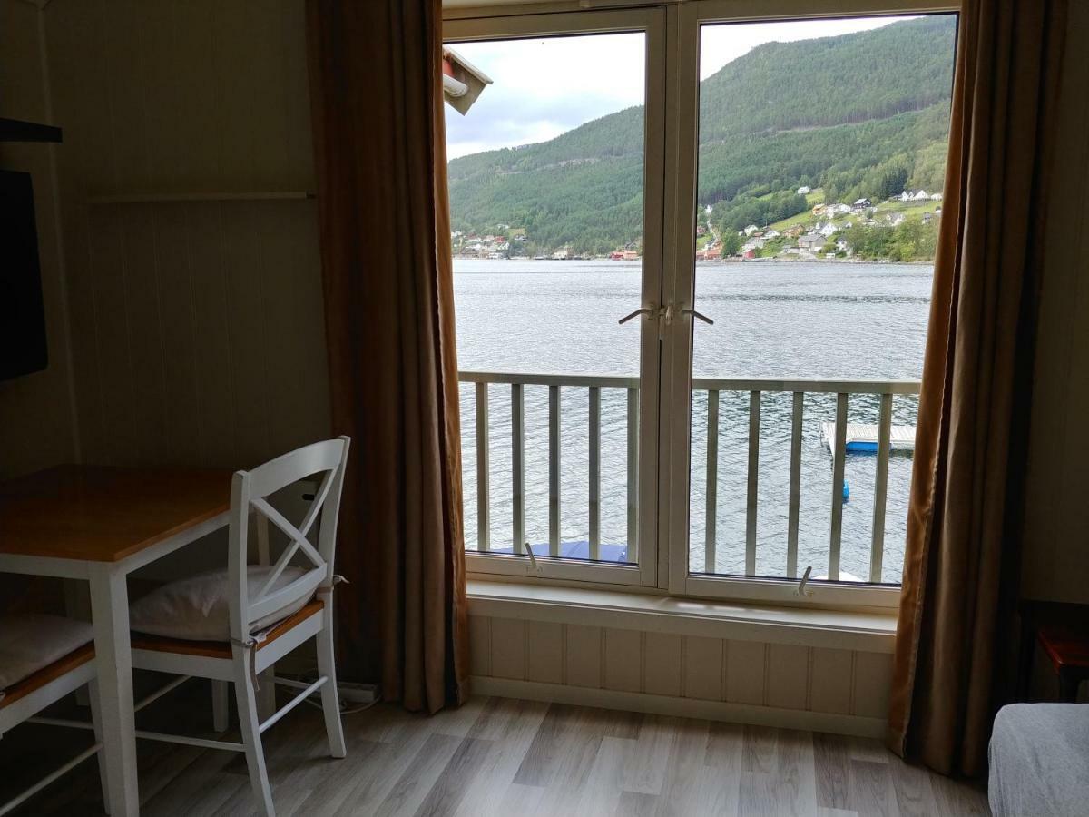 Nedre Amla Fjord Apartment Kaupanger Bagian luar foto