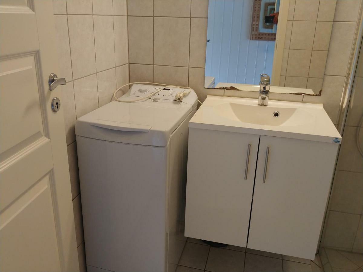 Nedre Amla Fjord Apartment Kaupanger Bagian luar foto